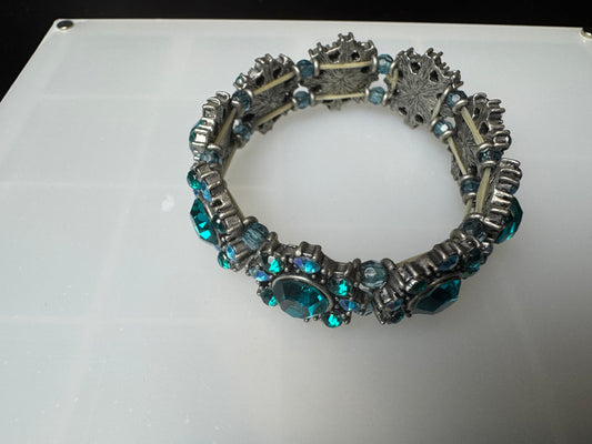 Vintage Facetted Blue Flower Bracelet