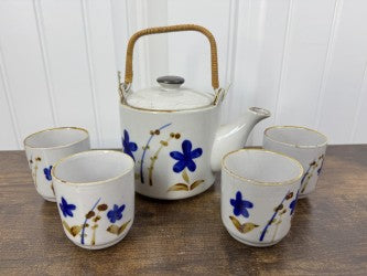 Vintage Japanese Ceramic Teapot & Cup Set – Blue Floral – Bamboo Handle – 5-Piece Stoneware Tea Set